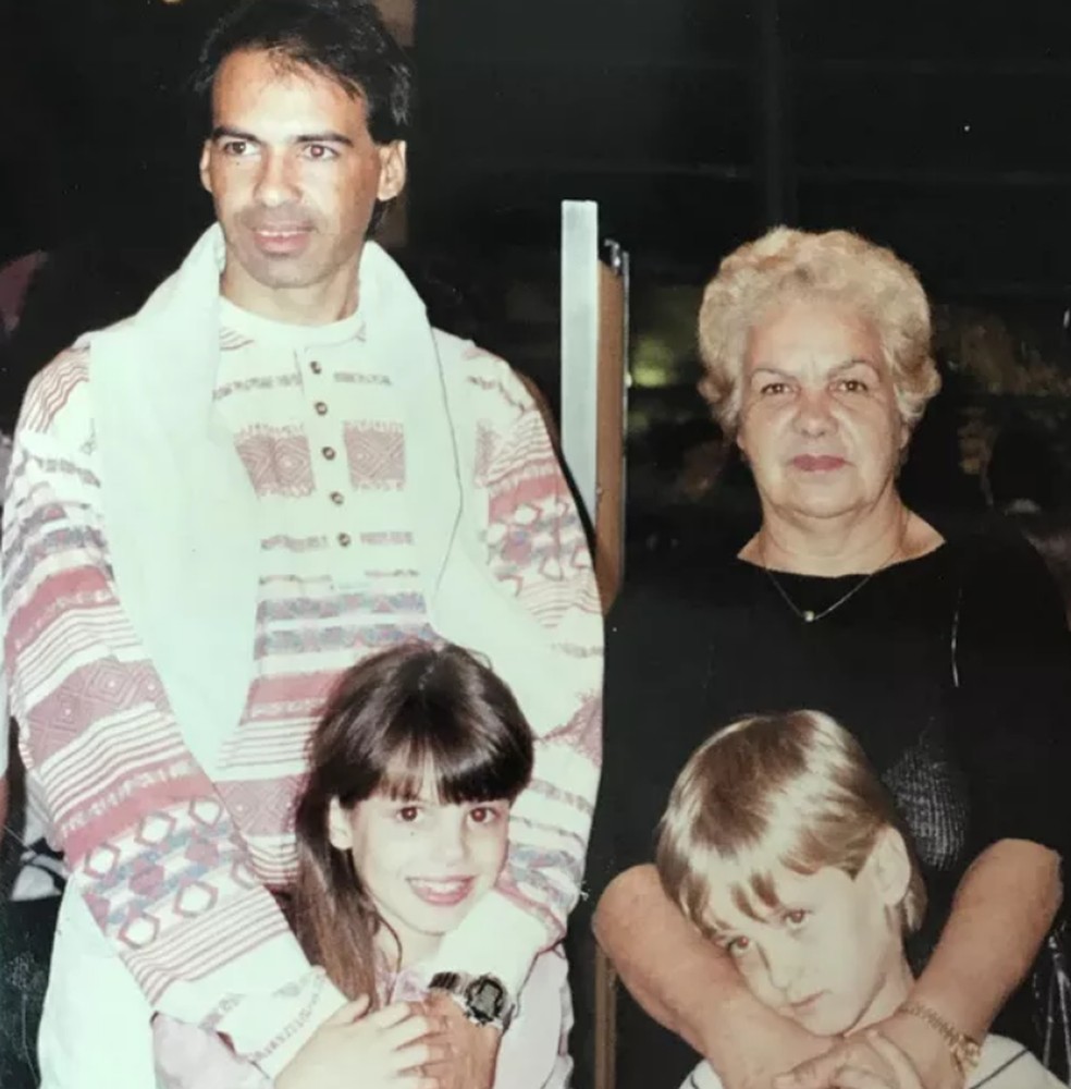 Kayky Brito e Sthefany Brito com o pai e a avó — Foto: Reprodução/Instagram