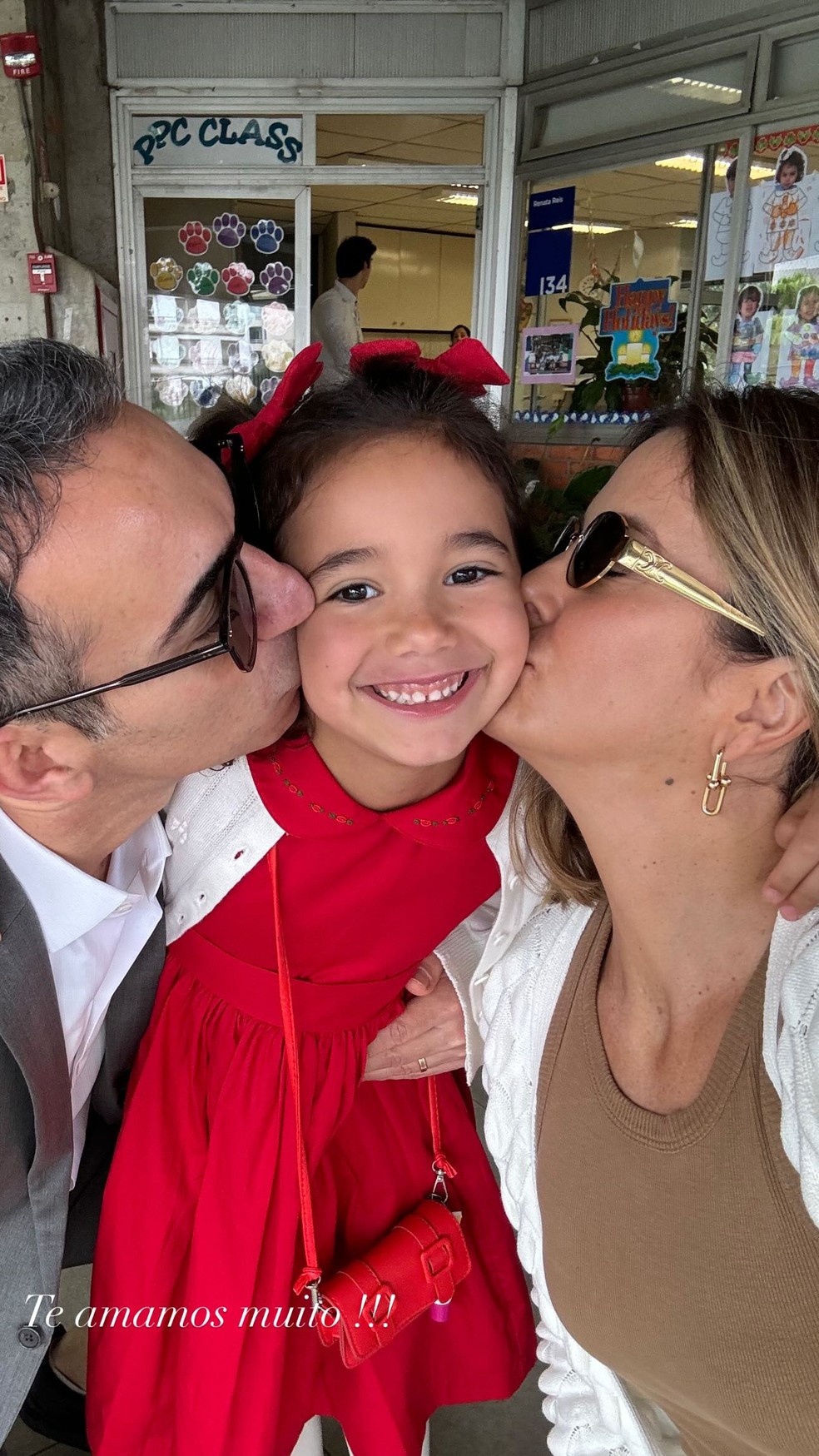 Ticiane Pinheiro e Cesar Tralli vão à apresentação na escola da filha — Foto: Reprodução/Instagram