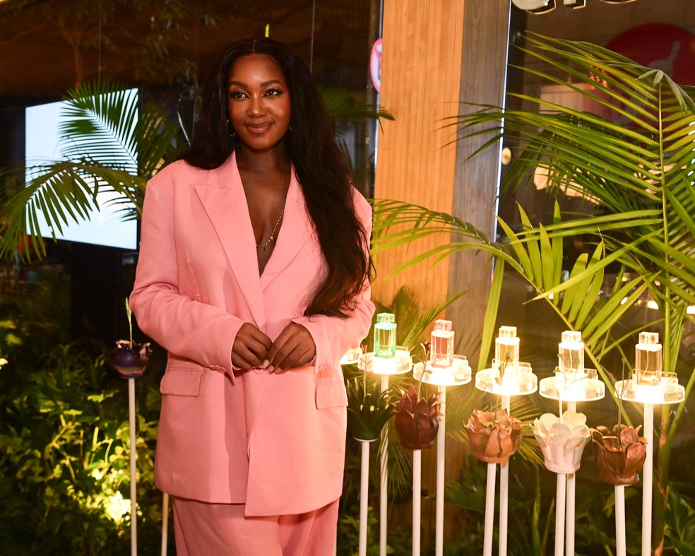 IZA — Foto: Leo Franco/Agnews