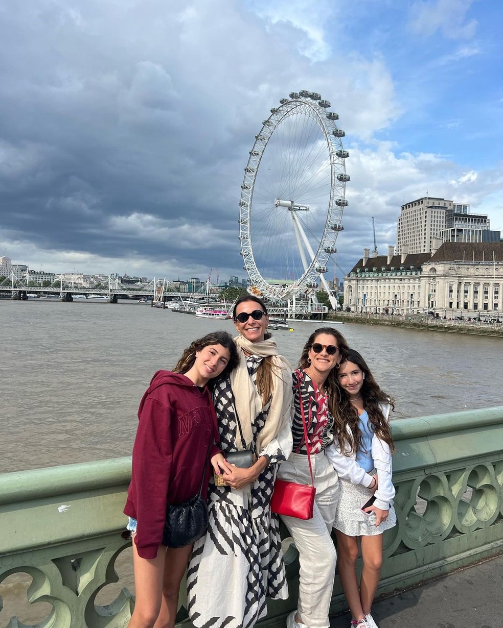 Ingrid Guimarães e Mônica Martelli com as filhas em Londres — Foto: Reprodução: Instagram