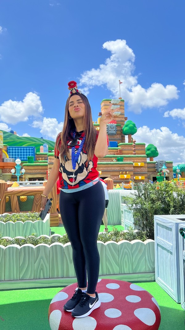 Lexa curte parque temático com noivo e Anitta: 'Incrível'; fotos e vídeos
