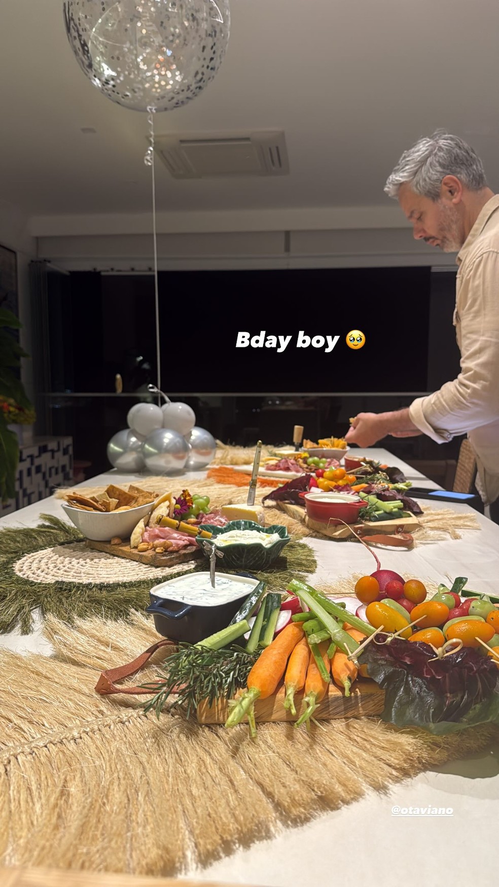 Festa em família pelos 52 anos de Otaviano Costa — Foto: Reprodução/Instagram