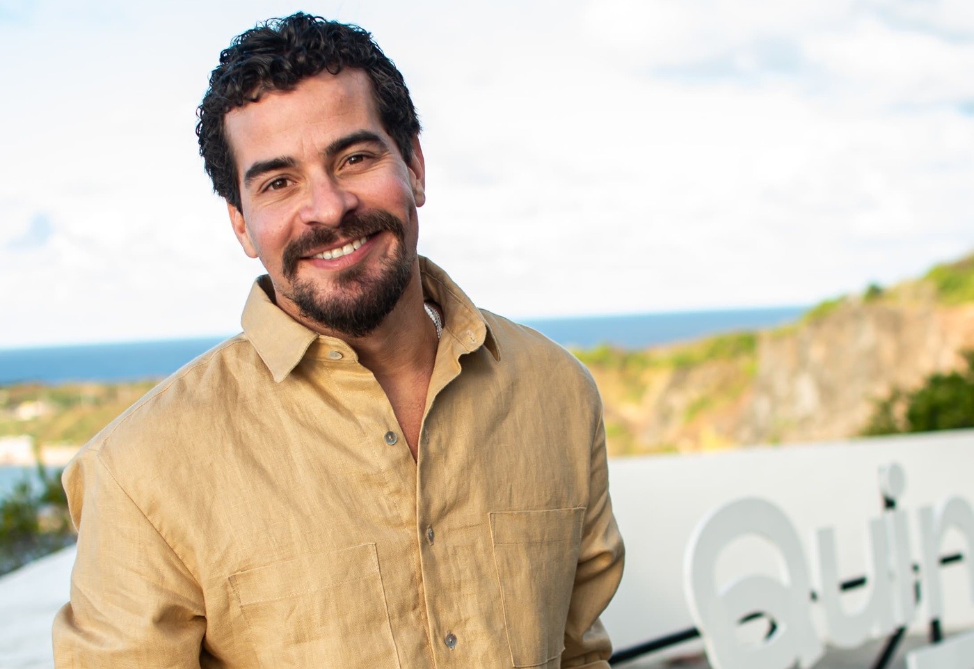 Thiago Martins grava novo 'Quintal do TG' em Noronha: 'Sonho realizado'