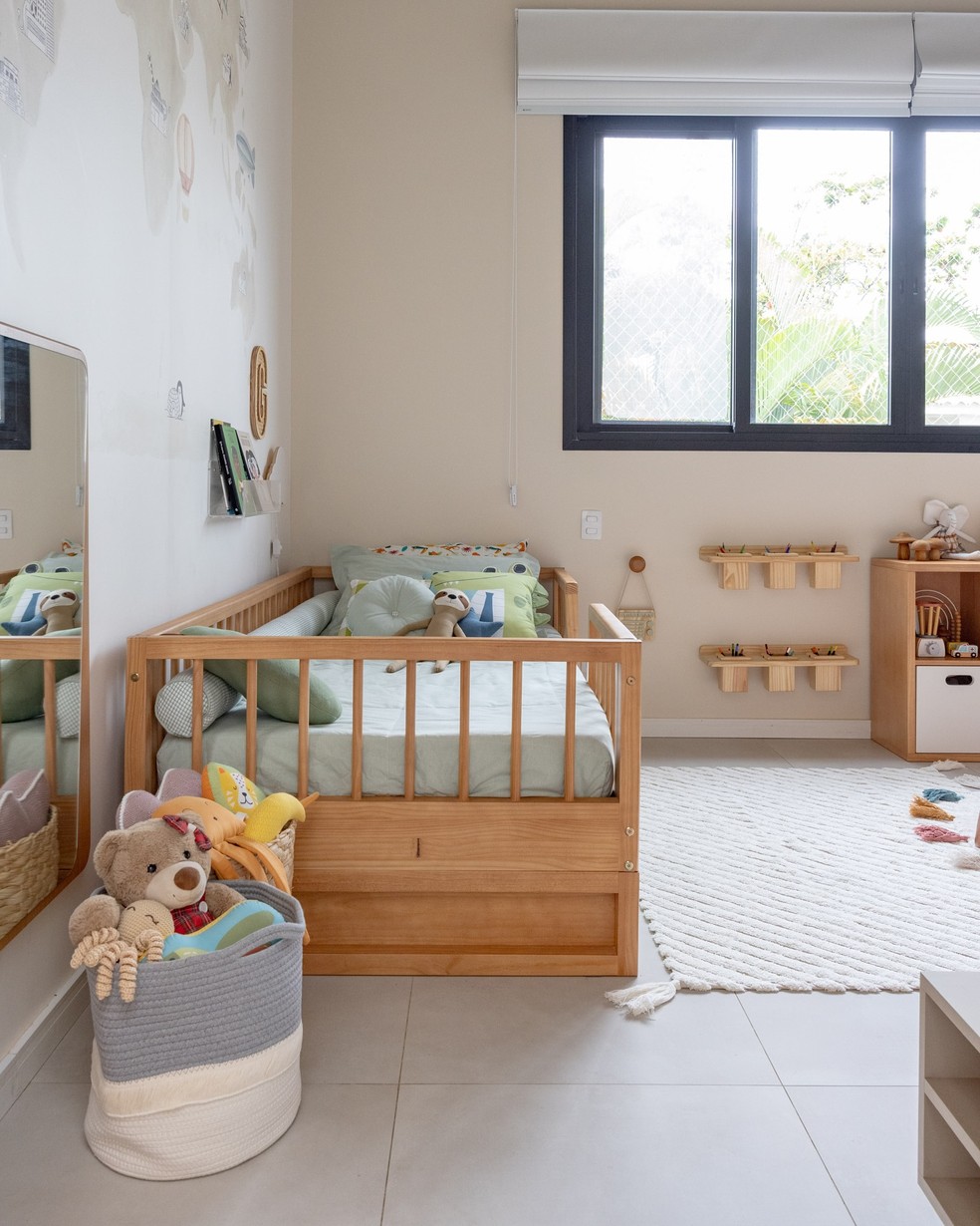 Juliano Cazarré e esposa mostram quarto de dois dos seis filhos — Foto: @interiordafoto