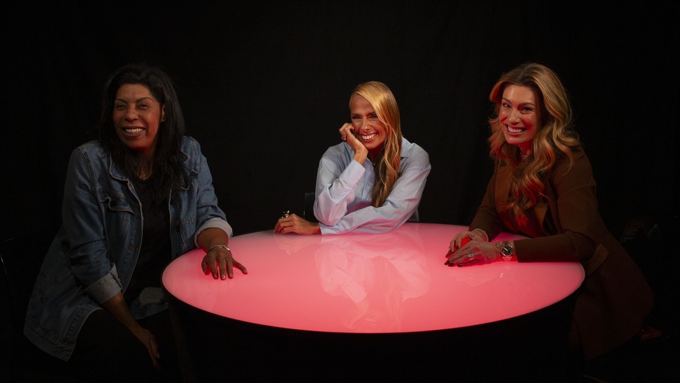 Adriane Galisteu com as convidades de 'Círculo de Fogo' — Foto: Divulgação/Grupo Nose