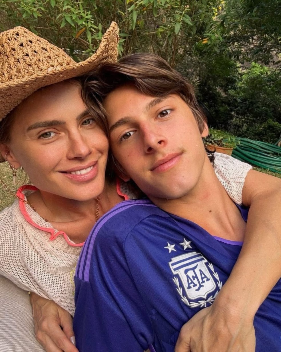 Carolina Dieckmann com o filho, Jos&eacute; Worcman &mdash; Foto: Reprodu&ccedil;&atilde;o/Instagram