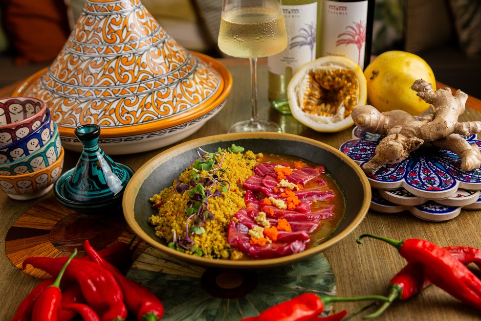 Essaouira, o cuscuz com salmão do Zazá Bristrô — Foto: Divulgação/Thársila di Britto