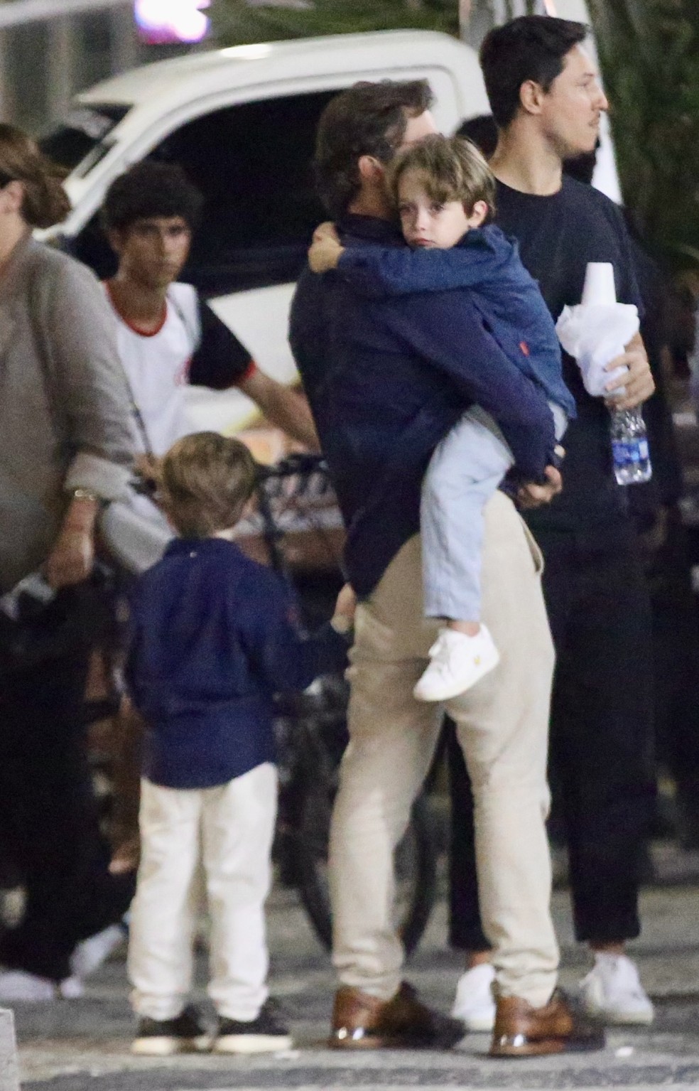 Thales Bretas curte passeio com Gael e Romeu, seus filhos com Paulo Gustavo