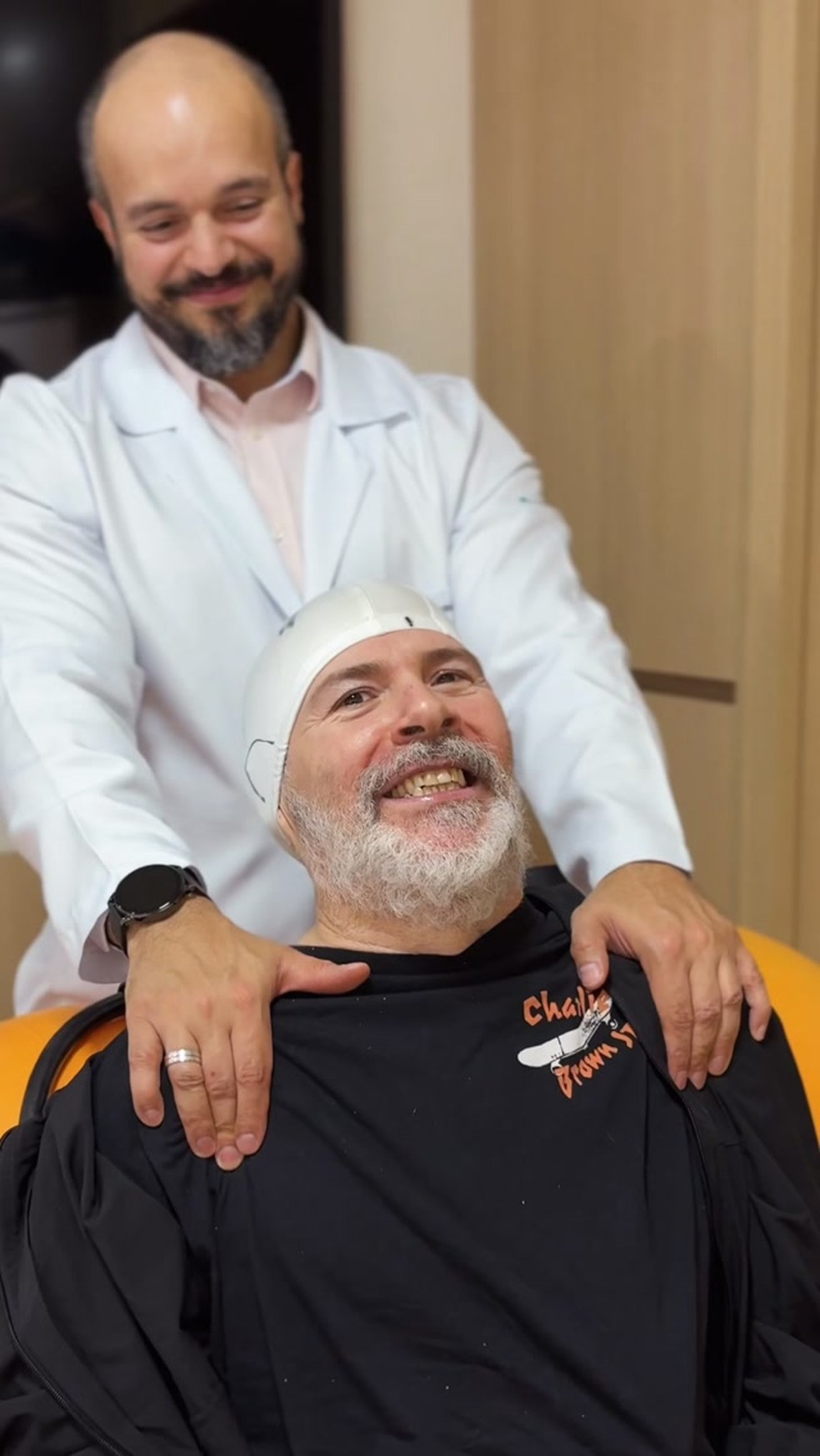 Mingau em sessão de fisioterapia — Foto: Reprodução/Instagram