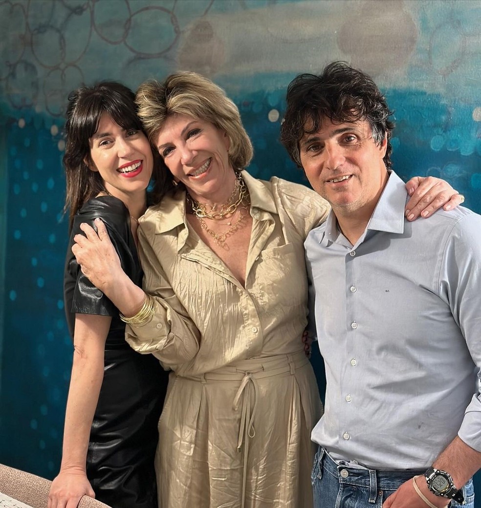 Silvia Poppovic janta na casa de Guga Chacra e da esposa do ...