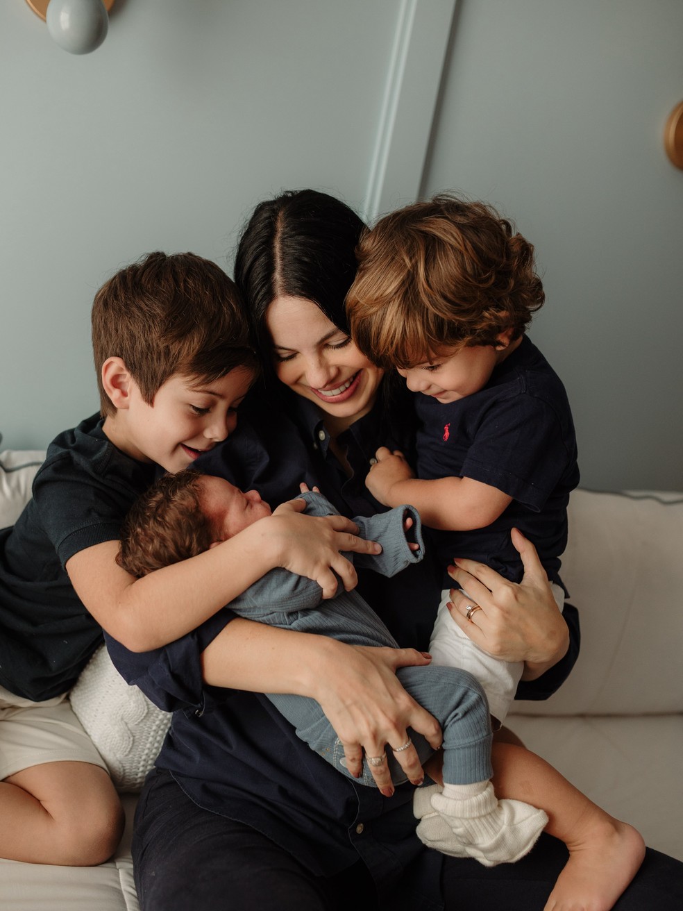 Sthefany Brito com Antonio Enrico, Filippo e Vicenzo — Foto: Daniela Leite