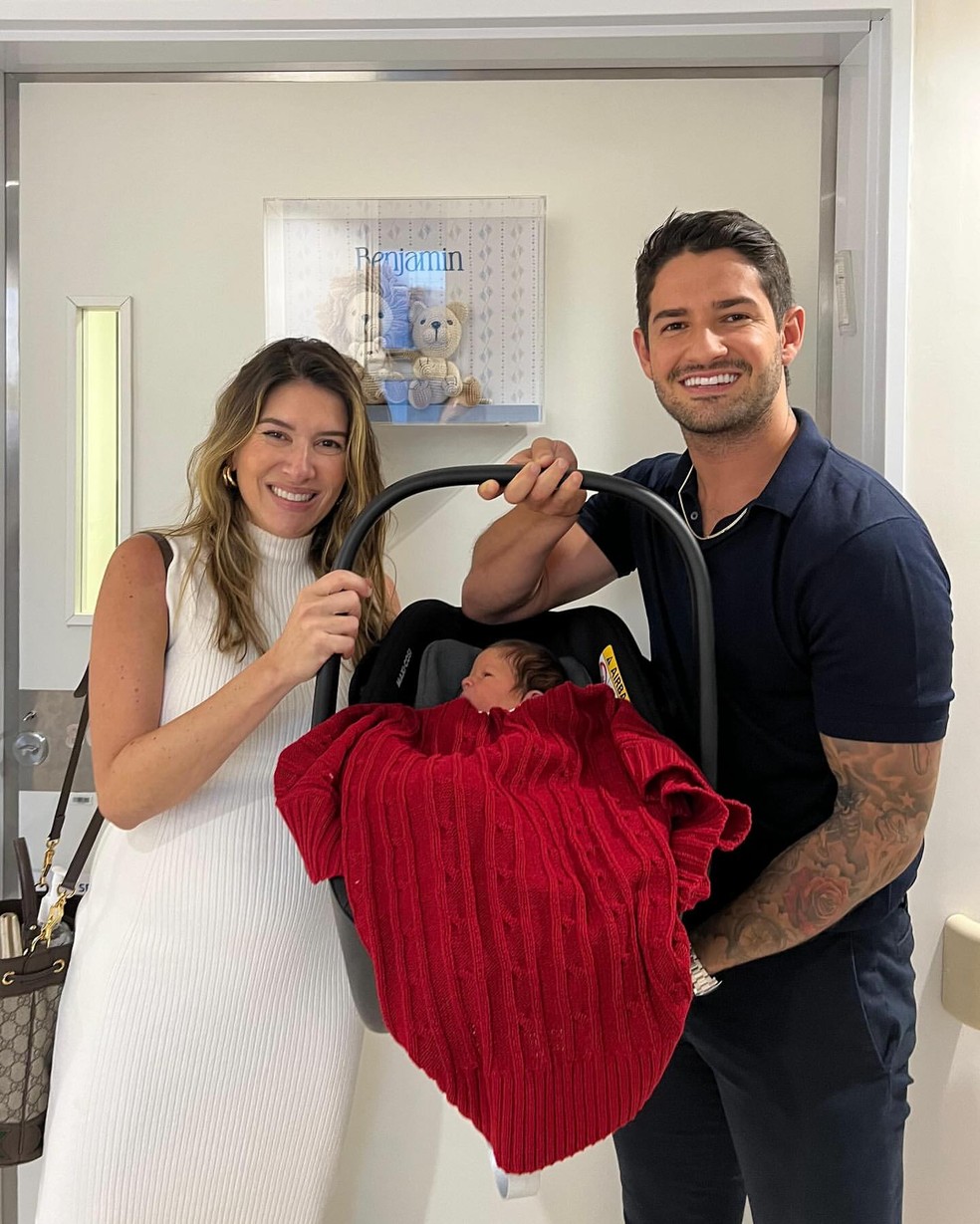 Álbum de fotos postado por Alexandre Pato — Foto: Reprodução/Instagram