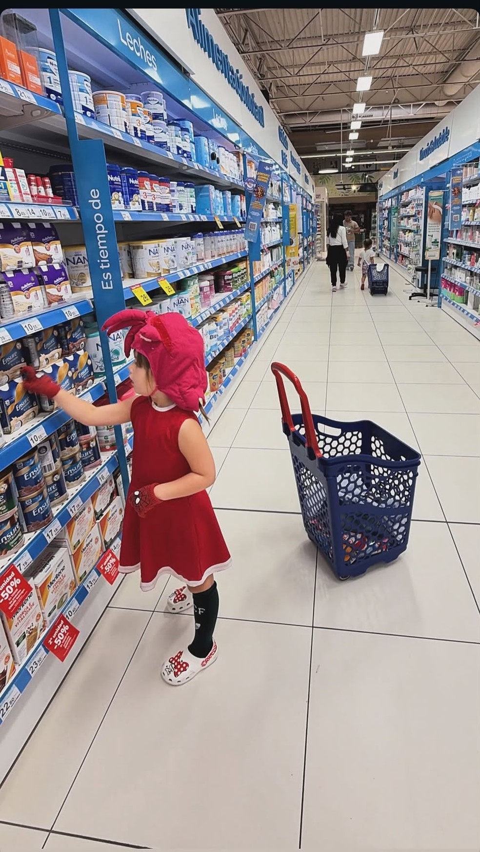 Maria Alice no mercado na Espanha — Foto: Reprodução/Instagram