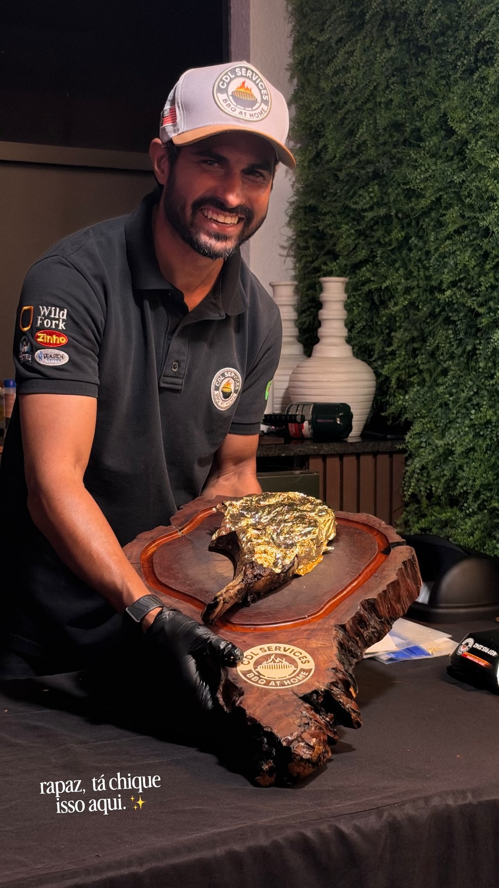Nos EUA, Ana Castela come carne com ouro e é surpreendida por Sabrina Sato — Foto: Reprodução/Instagram