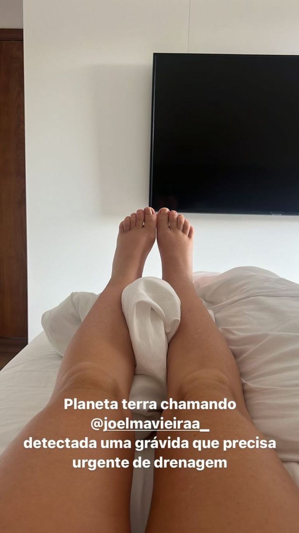 Fernanda Paes Leme mostra pernas inchadas na gravidez — Foto: Reprodução/Instagram