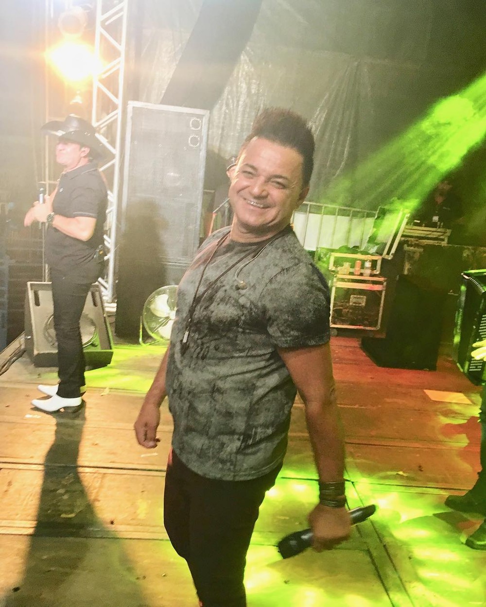 Ray, da dupla Renan & Ray, deixa UTI após estado grave e entubação