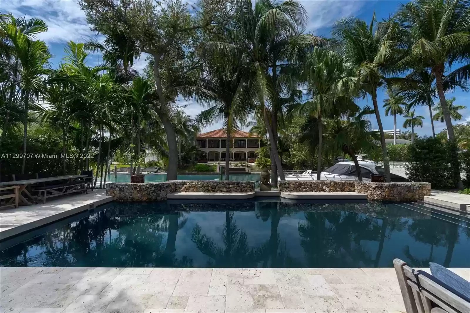 Mansão de Joe Jonas e Sophie Turner em Miami custa mais de R$ 90 milhões — Foto: Realtor
