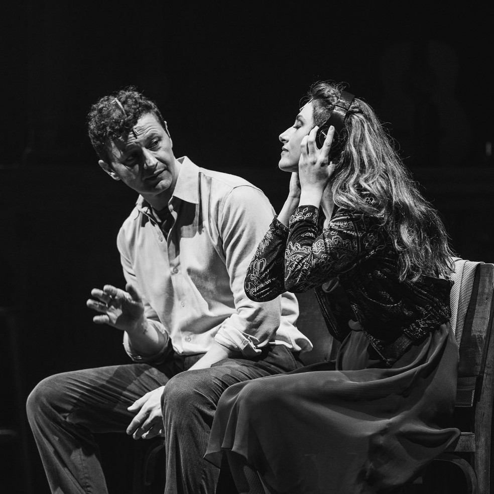Lucas Lima e Bruna Guerin no musical 'Once' — Foto: Divulgação/Adriano Dória