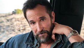 Noah Wyle, de 'The Pitt', é eleito o homem mais sexy do mundo em 2026; veja fotos