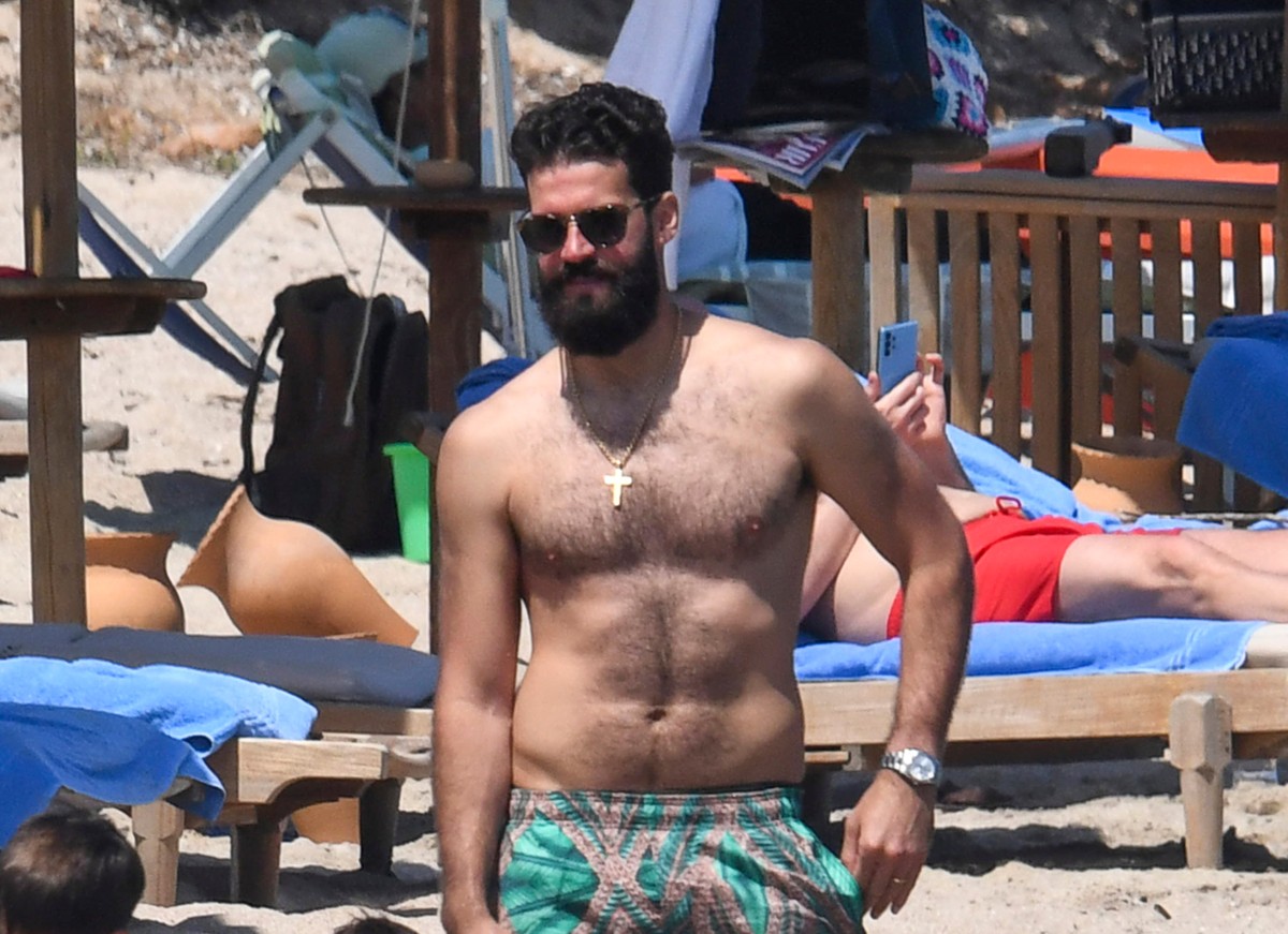 Goleiro Alisson Becker curte férias em família na Itália