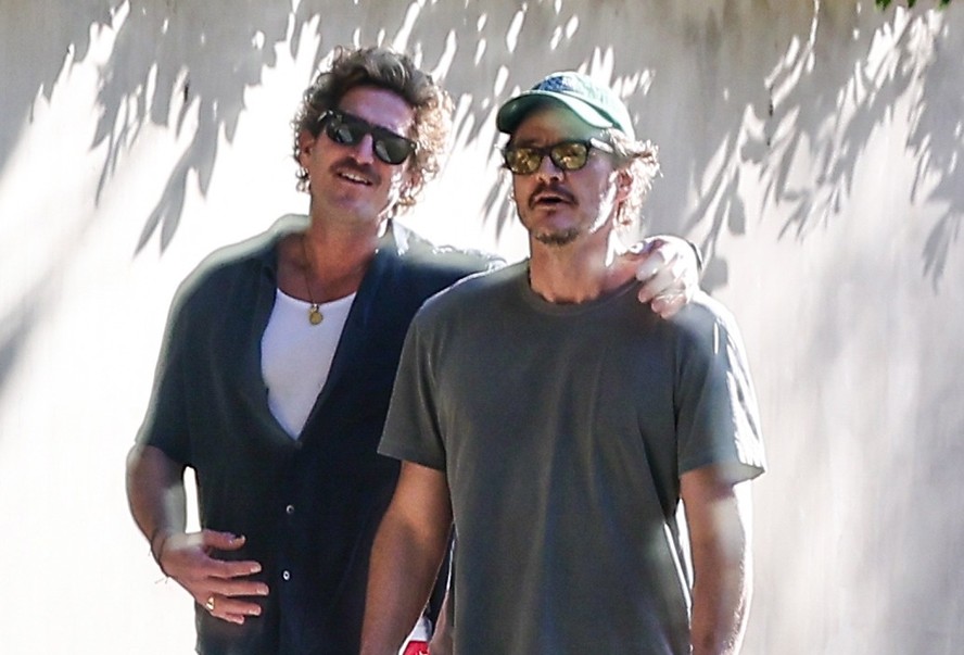 'Mão boba' no bumbum? Pedro Pascal passeia agarradinho a Rafael Olarra ...