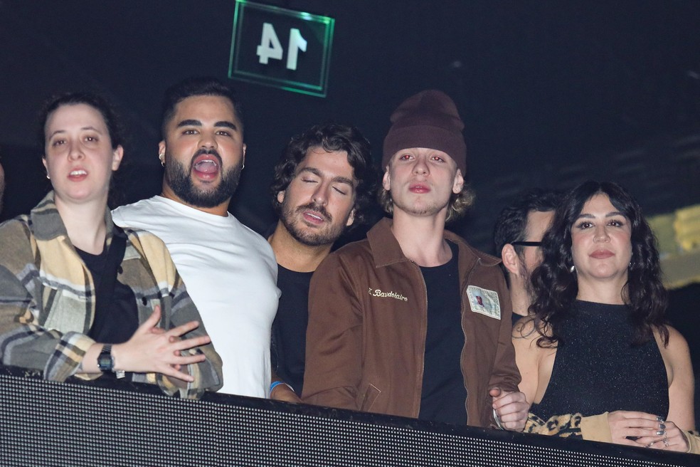 Juliano Floss, Foquinha, Lucas Guedez, Bruna Marquezine, João Guilherme e mais famosos em show de Marina Sena — Foto: Lucas Ramos / Brazil News