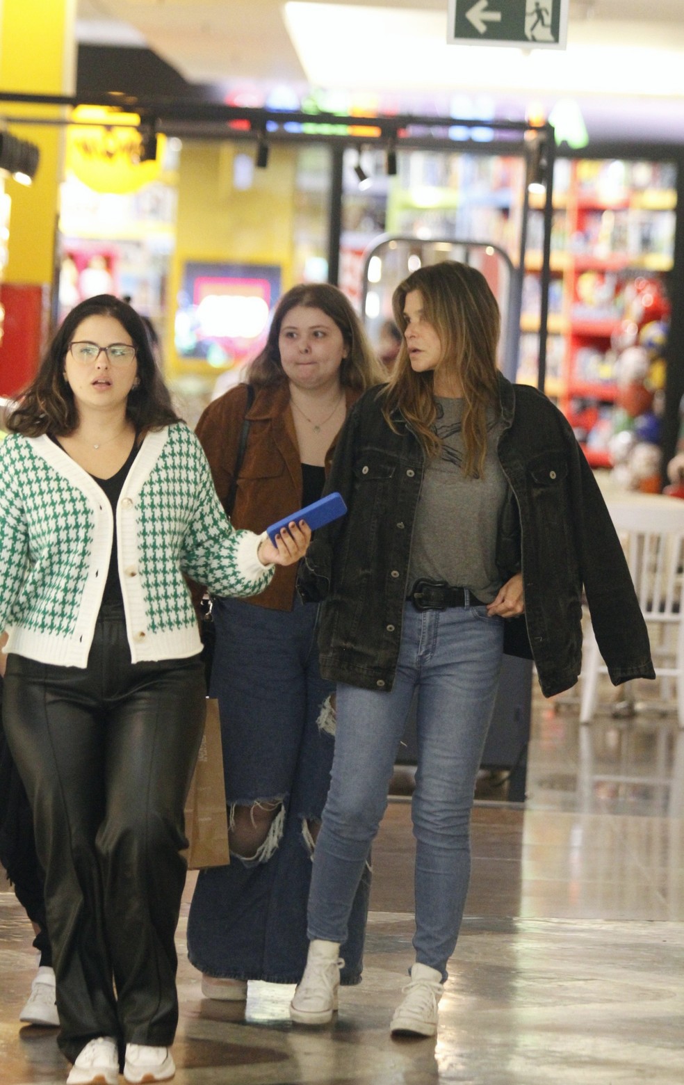 Cristiana Oliveira e as filhas, Rafaella e Antônia Hellena — Foto: Adão/AgNews
