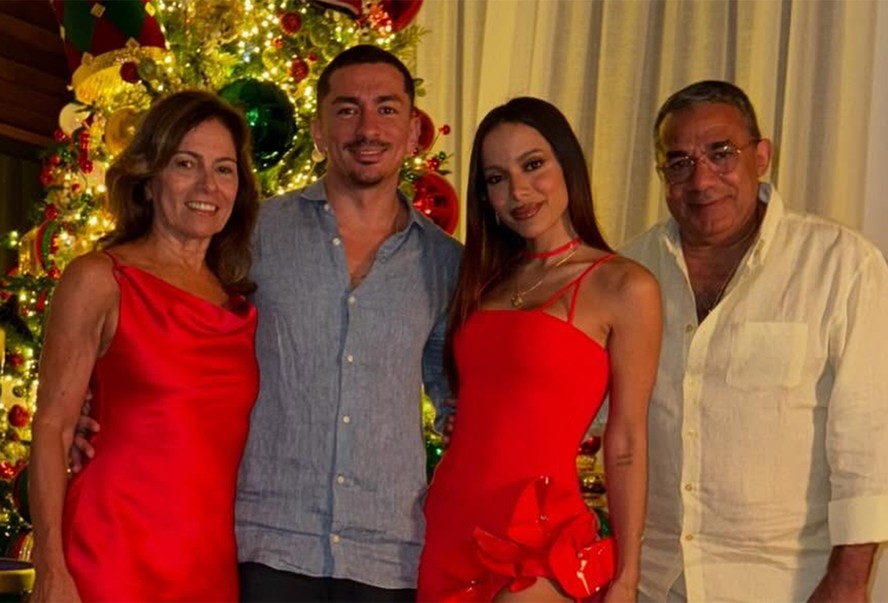 Anitta abriu lbum de sua festa de Natal no Rio de Janeiro