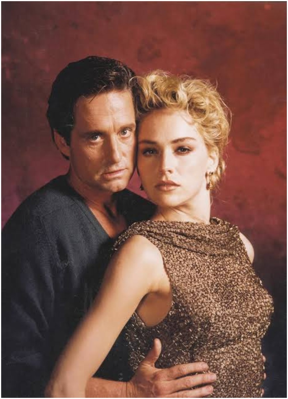 Michael Douglas e Sharon Stone estrelaram juntos 'Instinto Selvagem' — Foto: Reprodução