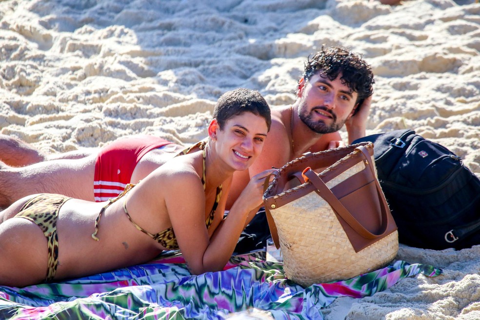 Laura Fernandez curte praia no Rio de Janeiro — Foto: JC PEREIRA/ AGNEWS