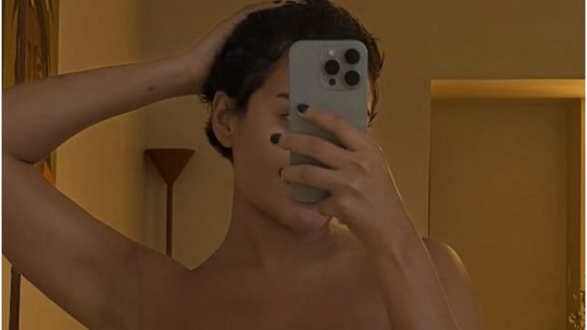 De biquíni, Bella Campos celebra resultado de massagem modeladora: 'Veio me salvar'