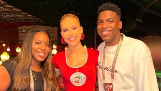 Família de Vini Jr. prestigia Virginia Fonseca em ensaio da Grande Rio