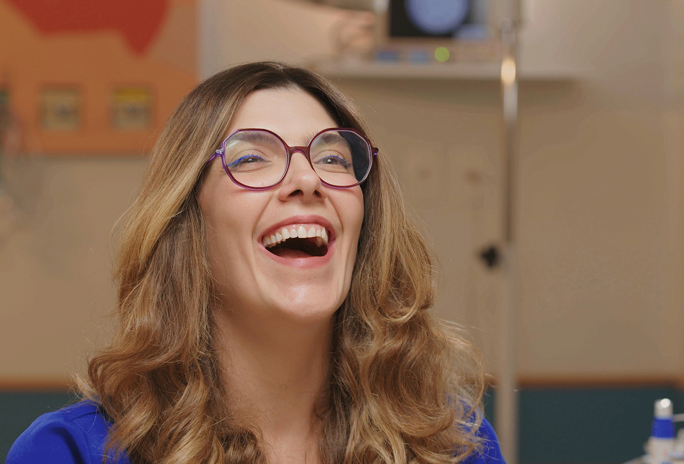 Médica Carol Brandão revela bastidores de 'A Rainha do Bisturi' e fala sobre emoção de chegar à TV: 'Estou muito feliz' - QTU Questões do Universo