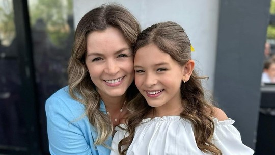 Aos 10, filha de Bianca Castanho estreia no teatro: 'Fã número 1'