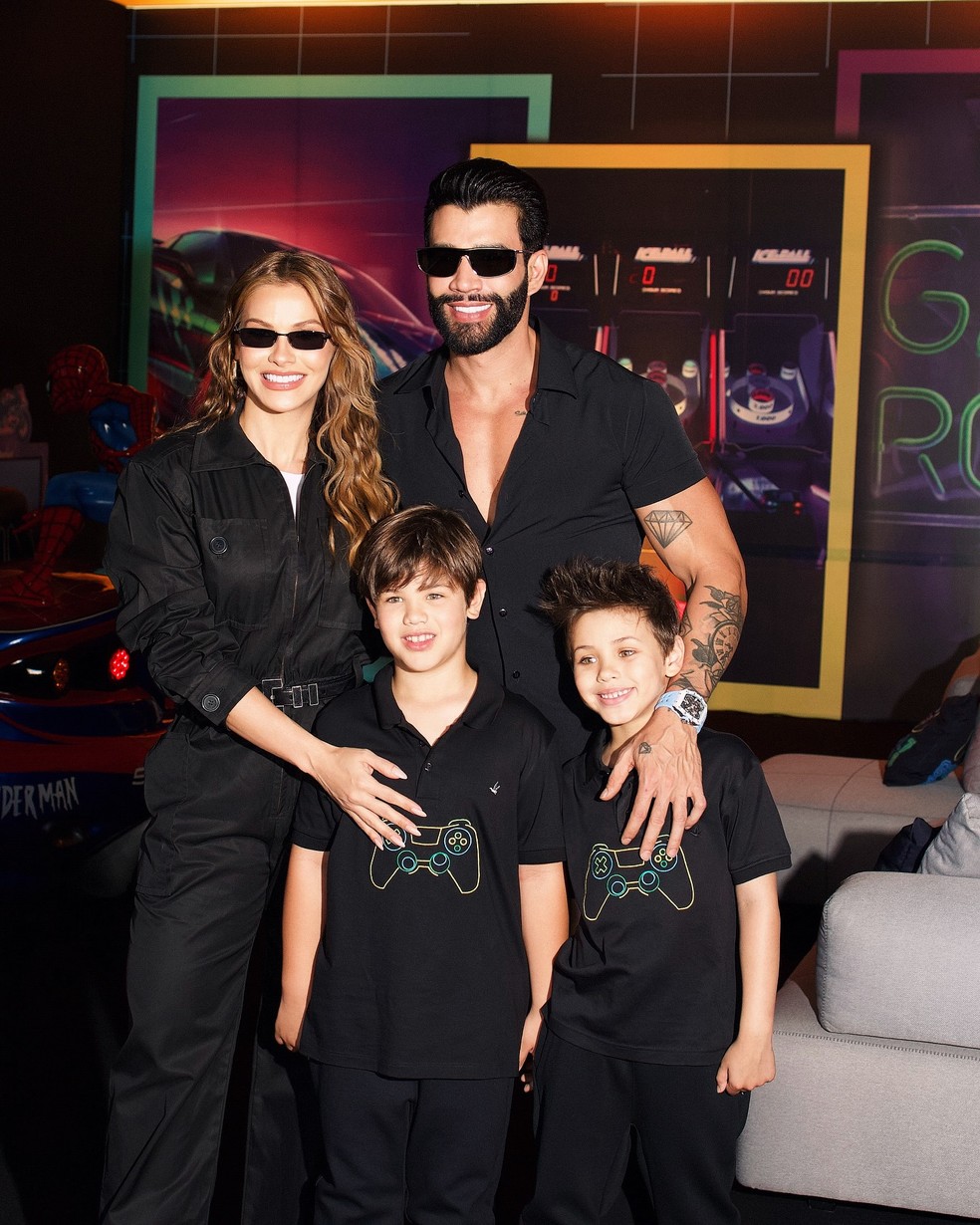 Gusttavo Lima e Andressa Suita com os filhos — Foto: Reprodução/Instagram