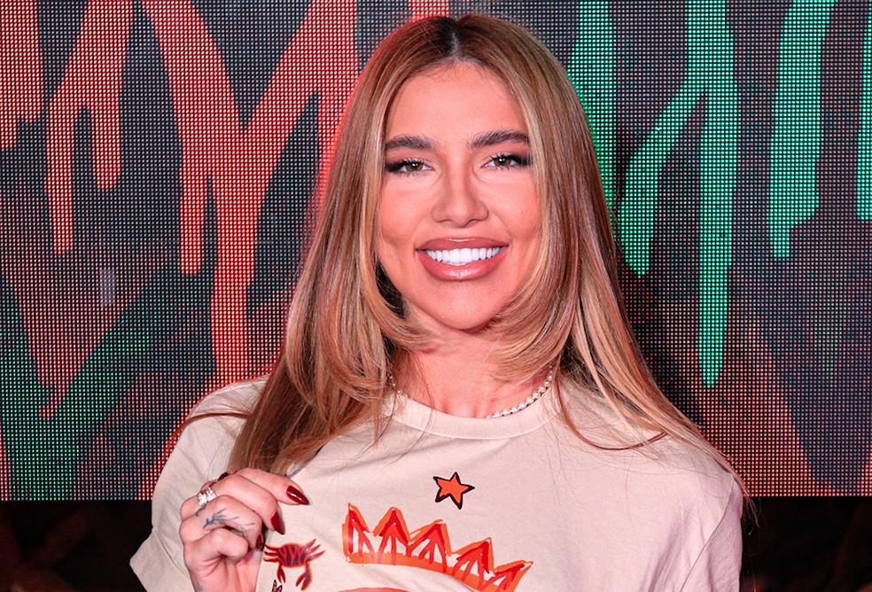 Virginia vai ao lançamento do enredo da Grande Rio e recebe chuva de ...