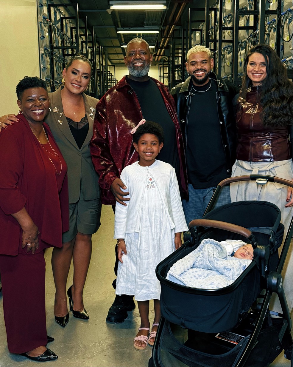 Péricles com sua família — Foto: Reprodução/Instagram