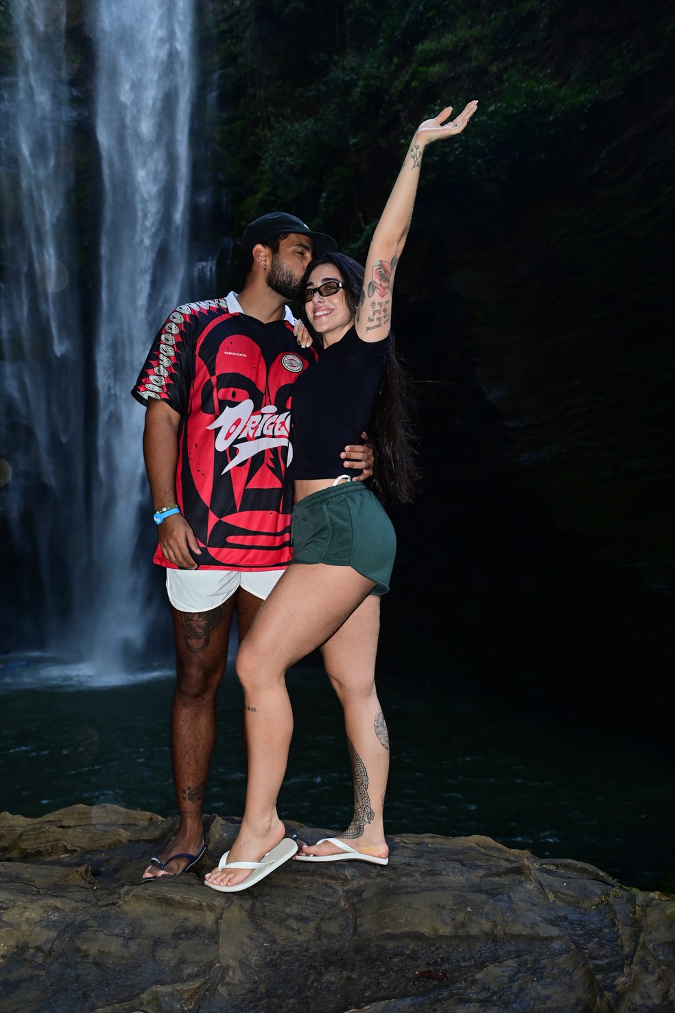 Lucas Pizane e Giovanna Lima viajaram juntos ao São João da Thay — Foto: Leo Franco e Natália Rampinelli/AgNews