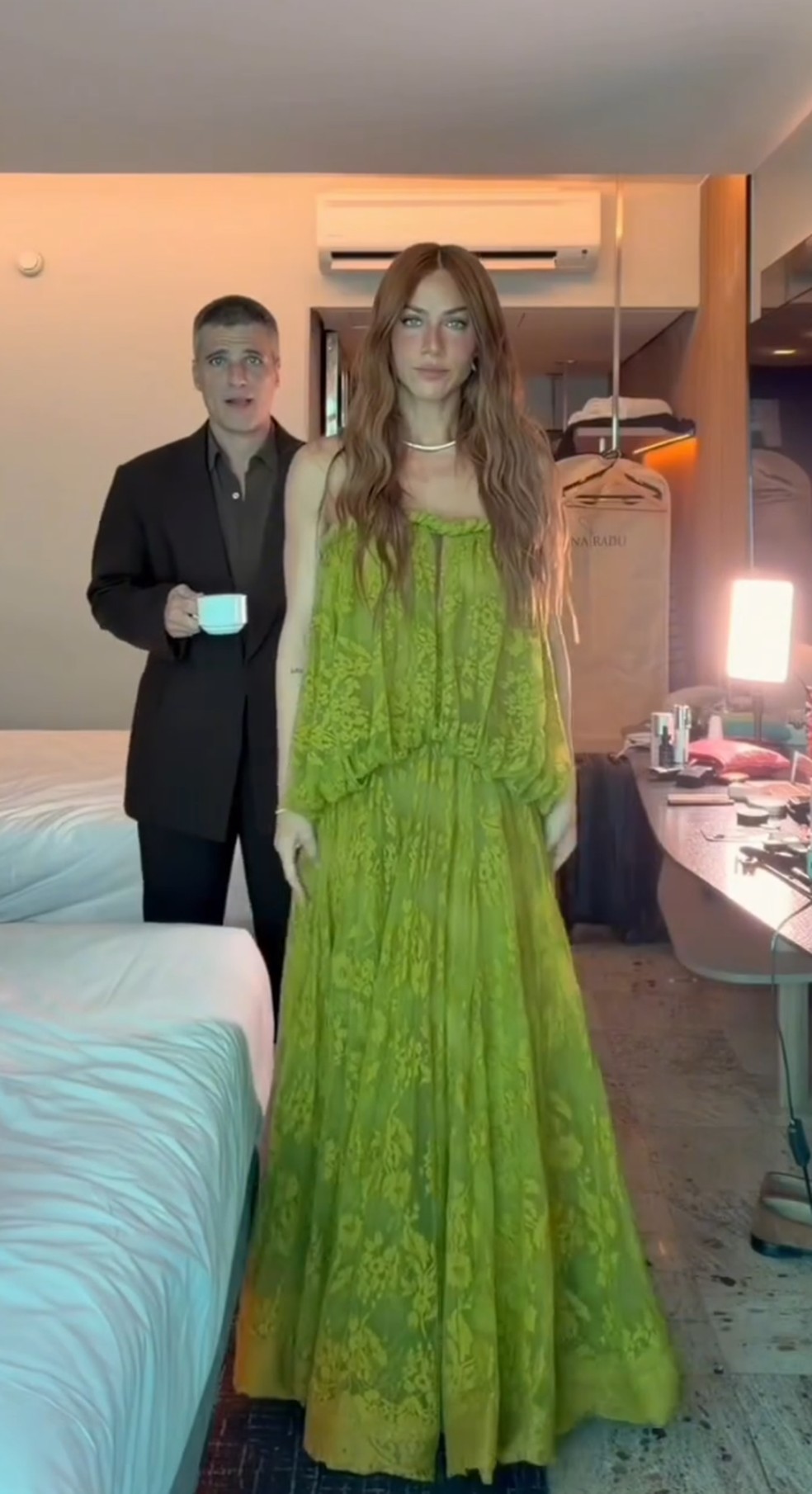 Giovanna Ewbank e Mari Gonzalez usam mesmo look de R$ 16 mil para casamento de Juliette e Kaique Cerveny — Foto: Reprodução/Instagram