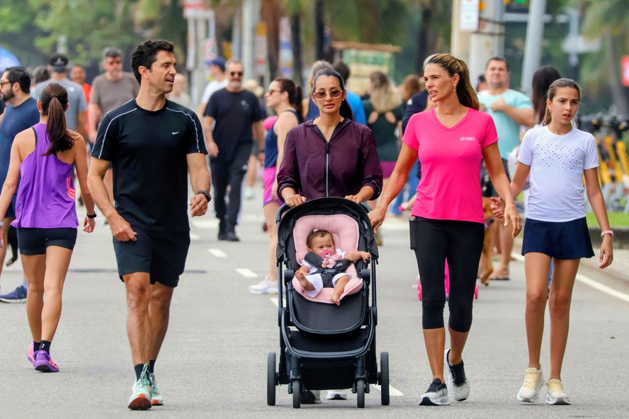 Flávio Sarahyba e Larissa Chehuen com a filha, Eduarda, Daniella Sarahyba e Rafaela Sarahyba