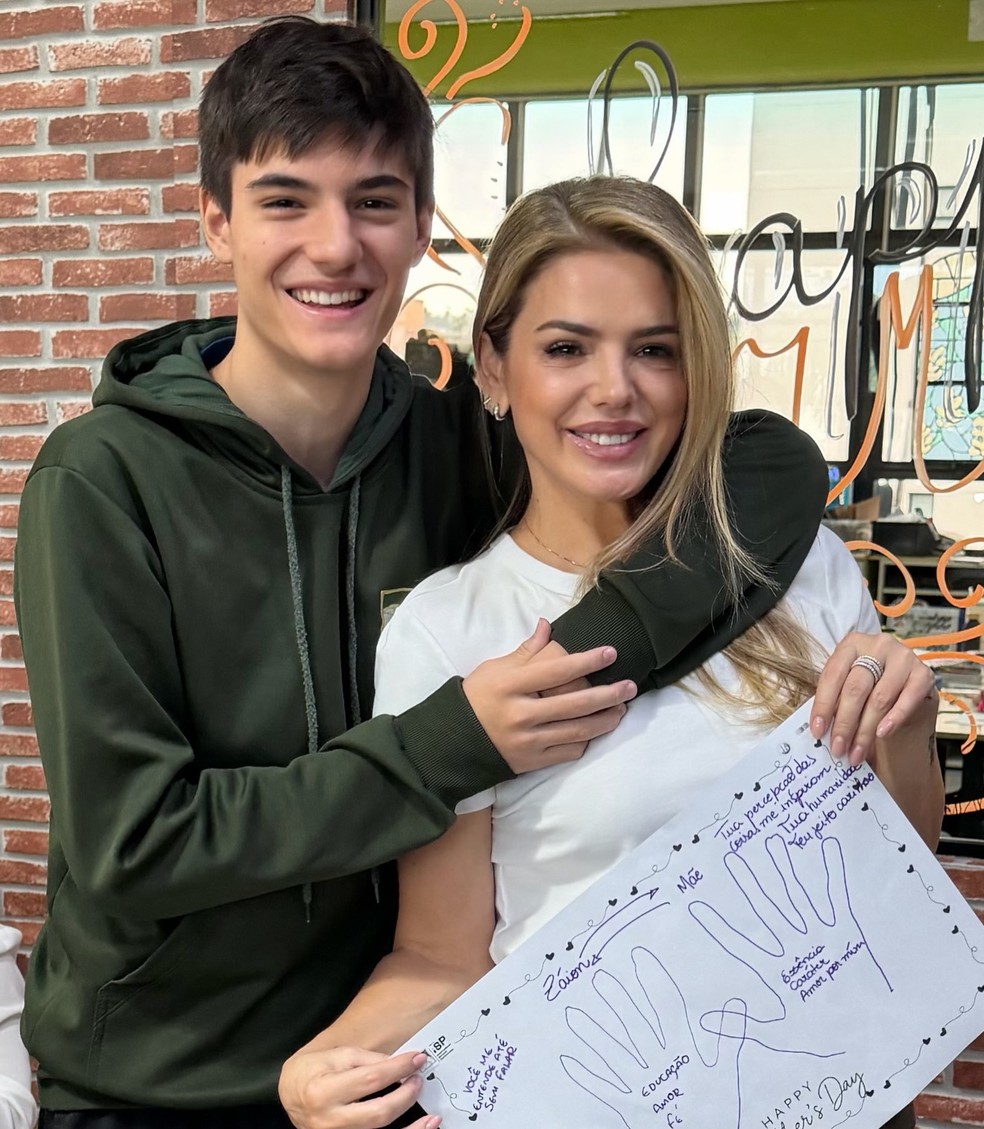 Mari Alexandre e Záion, seu filho com Fábio Jr, em maio de 2025 — Foto: Reprodução/Instagram