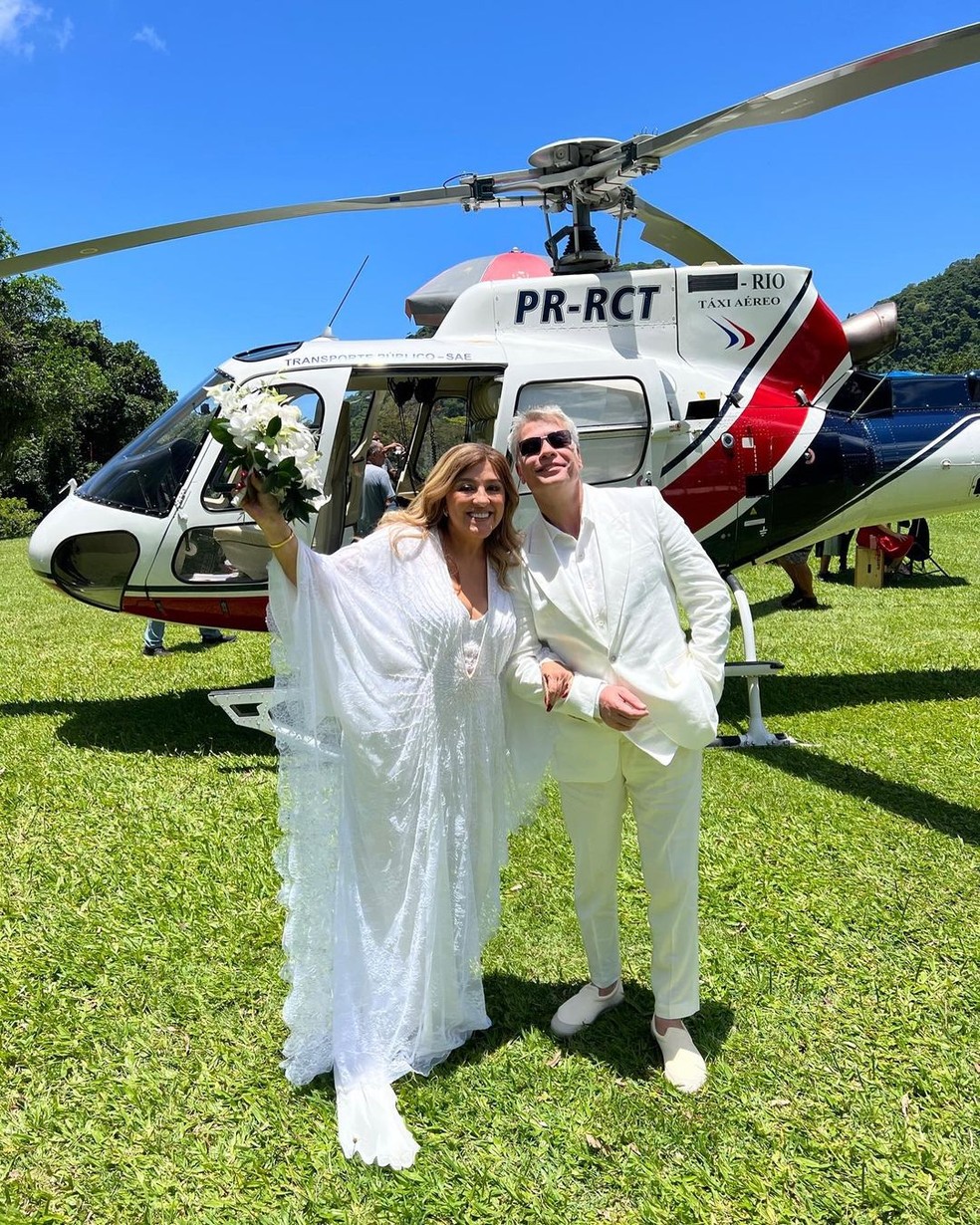 Regina Casé e Fabio Assunção nos bastidores do casamento de Zoé e Humberto em 'Todas as Flores' — Foto: Reprodução/Instagram