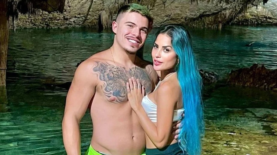 Com fotos picantes em site adulto, Thomaz Costa e Tati Zaqui terminam o namoro