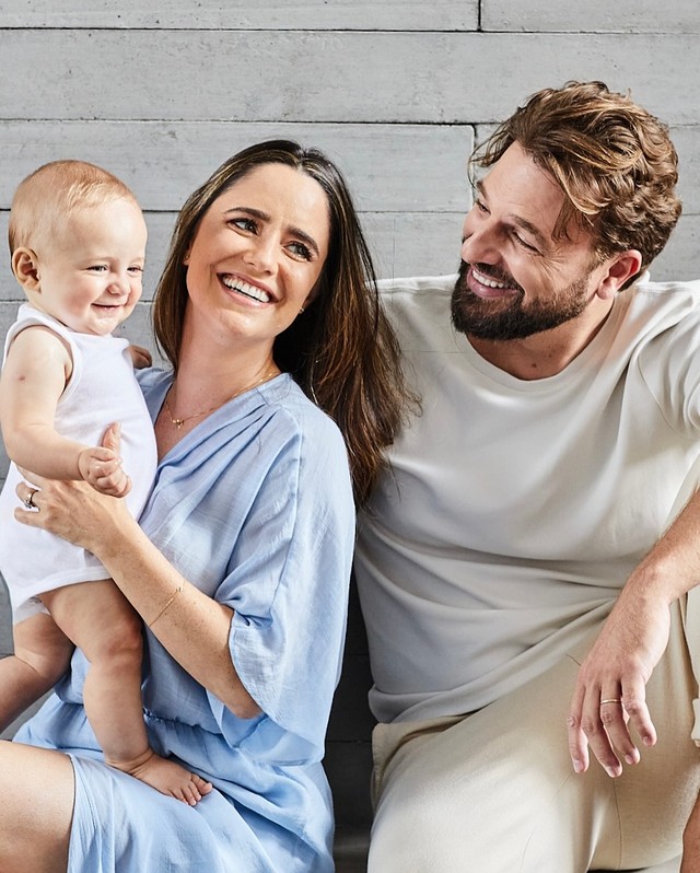 Cássio Reis posta com esposa e filhos e diz: 'Tempo, vai devagar'