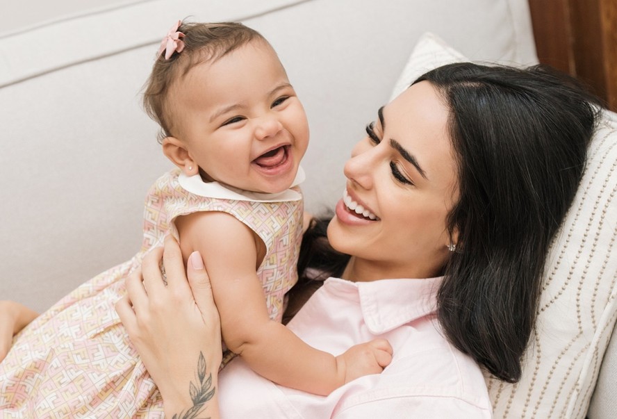 Vivendo na Arábia com Neymar, Bruna Biancardi comemora 11 meses de vida da  filha
