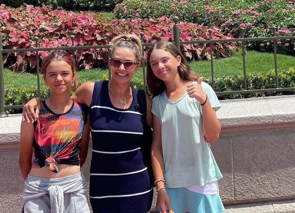 Bianca Rinaldi com as filhas gêmeas, Sophia e Beatriz — Foto: Reprodução Instagram