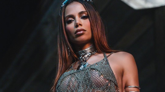 Anitta faz textão após lançar álbum de funk e defende carreira: 'Eu luto pra c***lho'