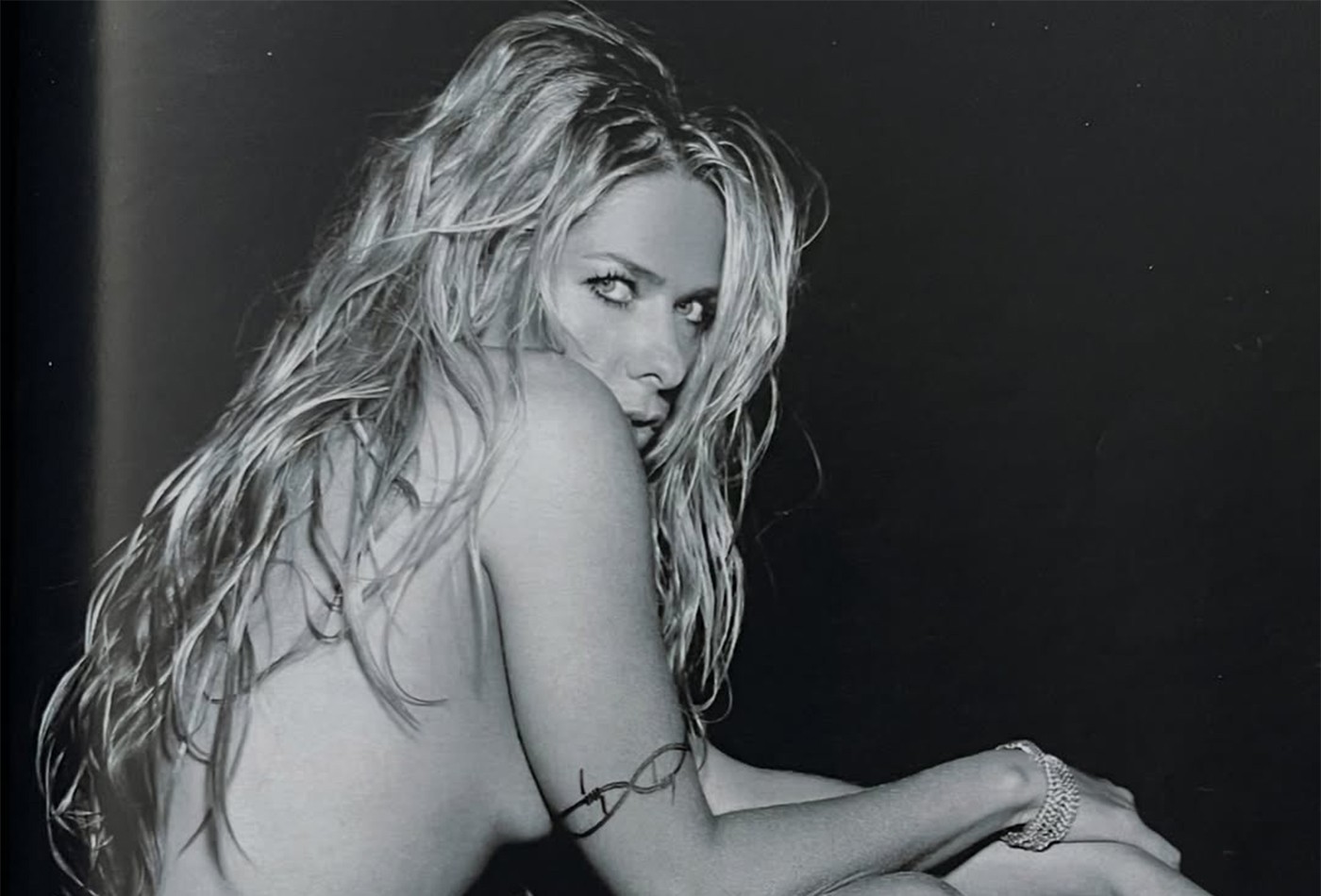 Adriane Galisteu relembra ensaio nu pra revista 20 anos atrás; fotos