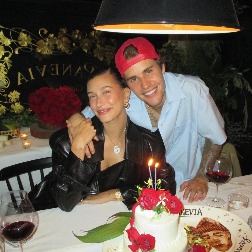 Hailey Baldwin Bieber e Justin Bieber celebram cinco anos juntos — Foto: Instagram