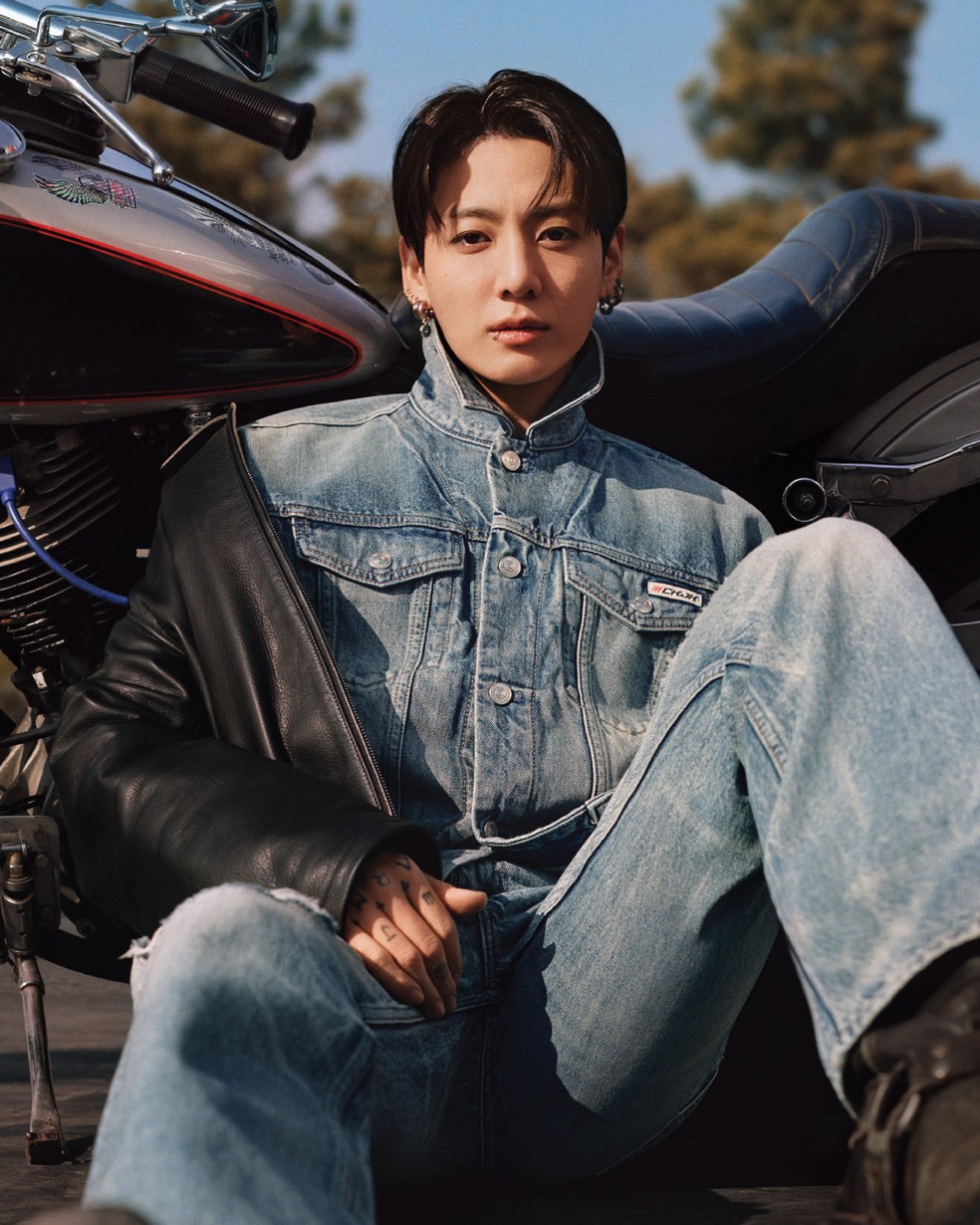 Jungkook, do BTS, lança primeira coleção de moda: 'Quis mergulhar